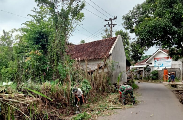 Koramil 0822 02 Curahdami Bersama Warga Binaan Gelar Karya Bhakti