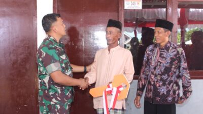 Dandim 0826 Pamekasan Secara Simbolis Serahkan Kunci Rumah Program Renovasi Rutilahu Tahun 2022