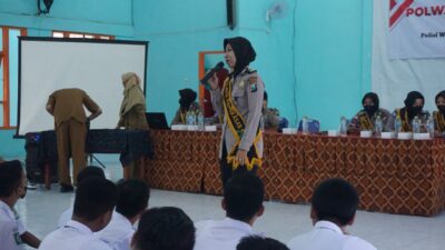 Goes to School, Polwan Polres Pamekasan Berikan Penyuluhan Kepada Siswa SMAN II
