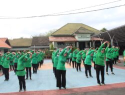 Persit Kodim 0825/Banyuwangi, Lakukan Kegiatan Senam di Awali Dengan Peregangan Untuk Melunturkan Otot-otot