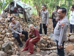 Wujud Kepedulian Kapolres Bondowoso Laksanakan Kegiatan Baksos Kepada Warga Kurang Mampu