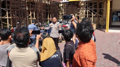 Polres Probolinggo Kota Grebek Tempat Perjudian, Lima Orang dan Puluhan Motor Diamankan