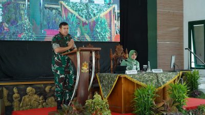 Pangdivif 2 Kostrad Kunjungi Satuan Yonif PR 501 dan Yonarmed 12 Kostrad