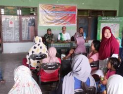 Koramil 0822-04/Tenggarang Dampingi Penyaluran BLT BBM Tahun 2022 Kepada Masyarakat