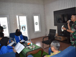 Sertu (K) Dewi Rosi Berikan Pelatihan Master Of Ceremony Kepada Mahasiswi Uniba