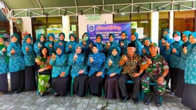 Babinsa Koramil 0822/01 Dampingi Tim Monitoring BKB Perpustakaan