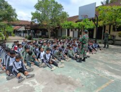 Bentuk Karakter, Babinsa Koramil 0822/06 Berikan Wawasan Kebangsaan di SMAN Tamanan