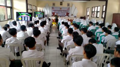 Danramil Tamanan Datangi SMAN 1 Bondowoso