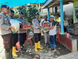 Satbrimob Polda Jatim Kompi 3 Batalyon B Pelopor Bantu Korban Banjir Kalibaru Banyuwangi
