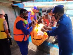 Sat Polairud Polres Probolinggo Evakuasi Jenazah ABK Asal Rembang