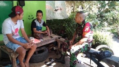 Babinsa Tlogosari Melaksanakan Komsos dengan Komponen Masyarakat