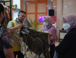 Gunakan Teknik Ecoprint, Fashion Lokal Asal Bogor Berhasil Mendunia