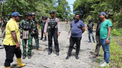 Dansatgas Yonif R 514 Kostrad bersama Pemda Nduga Turun ke Lapangan Lokasi Longsor