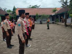 Membentuk Mental Dan Karakter, Babinsa Koramil 0822/04 Berikan Latihan PBB