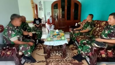 Wujud Kepedulian, Dandim 0822 Bondowoso Jenguk Anggota Sakit