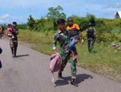 Bergerak Cepat Satgas Yonir R 514/SY Evakuasi Masyarakat Distri Paro