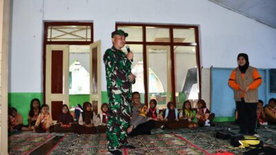 Dandim 0822 Bondowoso Memberikan Bansos dan Edukasi Pada Siswa Siswi Korban Banjir