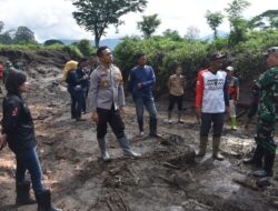 Kapolres Bersama Dandim 0822 Bondowoso Menyusuri Aliran Sungai Luapan Banjir Ijen