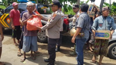 Polres Situbondo Dropping Bantuan Makanan untuk Warga Terdampak Banjir di Kendit