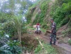Babinsa Koramil 0822/14 Prajekan Cek Lokasi Tanah Longsor di Desa Penang