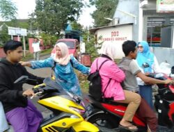 Ikatan Istri Karyawan Perhutani Bondowoso Laksanakan Pembagian Takjil