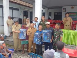 Babinsa Koramil 0822/04 Tenggarang Bondowoso Dampingi Penyerahan Alat Pertanian