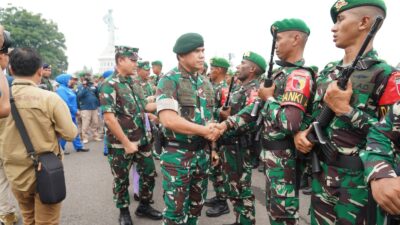 Pangdivif 2 Kostrad Malang Hadiri Upacara Pemberangkatan Satgas Pamtas Prov. Papua