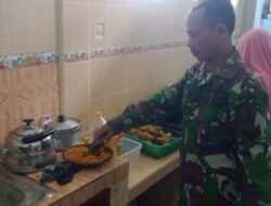 Bulan Ramadhan, Babinsa Koramil 0822/02 Curahdami Bondowoso Masak di Panti Asuhan