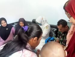 Wujudkan Balita Sehat, Babinsa Grujugan Bondowoso Dampingi Petugas Berikan Layanan Posyandu
