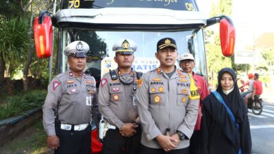 Kapolres Probolinggo Berangkatkan Dua Bus Balik Mudik Gratis