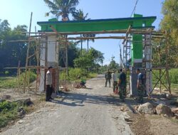 Pembangunan Gapura TMMD ke-116 Bondowoso Tahap Pengecatan