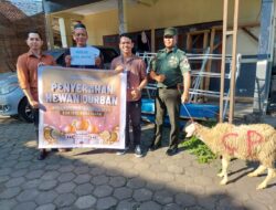 Serka Mulyadi Dampingi City Plaza Bondowoso Menyerahkan Bantuan Hewan Kurban