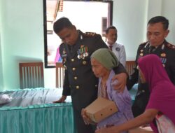 Kapolres Bondowoso Memberikan Santunan Kepada Panti Jompo Dalam Rangkaian Memperingati HUT Bhayangkara ke 77