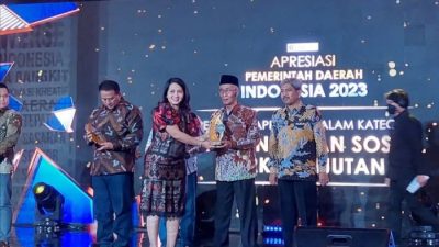 Melalui Gerakan Tape Manis, Bupati Bondowoso Mendapat Penghargaan APDI B-Universe 2023