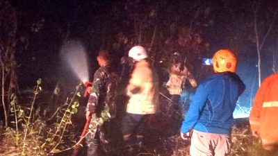 Koramil 0822 /02 Curahdami Sigap Membantu Pemadaman Karhutla Di Wilayah Binaan