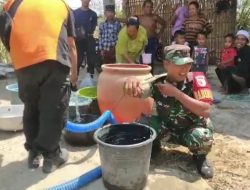 Kodim 0822 Bondowoso Distribusikan Air Bersih Bagi Warga Terdampak Kekeringan