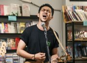 VIDEO KLIP UNIK LOW BUDGET DARI AMVVRA, BAND FOLK INDONESIA INI MENGGUNAKAN TEKNOLOGI AI