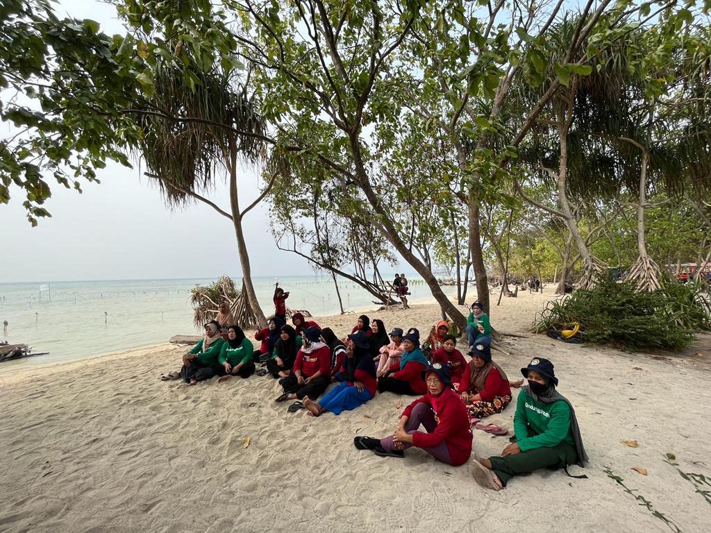 Kelompok Forum Peduli Pulau Pari.