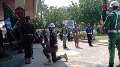 Pj Bupati Melalui Plh Sekda Bondowoso Berangkatkan Kirab Pataka Jer Basuki Mawa Beya