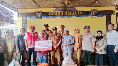 Bentuk Kepedulian Pada Warga Terdampak Bencana Alam, Pj Bupati Bondwoso Salurkan Bantuan