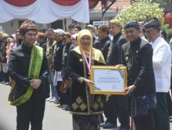 Prestisius ,Peringatan Harjaprov PJ Bupati Bondowoso Terima Penghargaan dari Gubernur