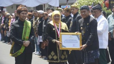 Prestisius ,Peringatan Harjaprov PJ Bupati Bondowoso Terima Penghargaan dari Gubernur