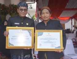 Peringatan Harjaprov PJ Bupati Bondowoso Terima Penghargaan dari Gubernur Jatim