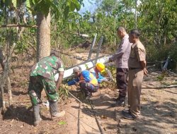 Kopka Ringgo Bantu Evakuasi Tiang Listrik Tumbang