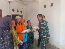 Bentuk Kepedulian TNI, Babinsa 0822/03 Tegalampel Beri Bantuan Sembako
