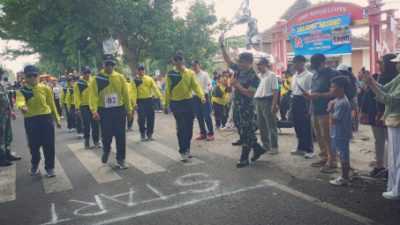 Demi Terciptanya Kamtibmas, Danramil 0822/11 Tapen dan Anggota Laksanakan Pam Siaga Lomba Gerak Jalan
