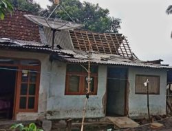 Puluhan Atap Rumah Warga Bondowoso Alami Kerusakan Bagian Atap Akibat Hujan Deras Disertai Puting Beliung