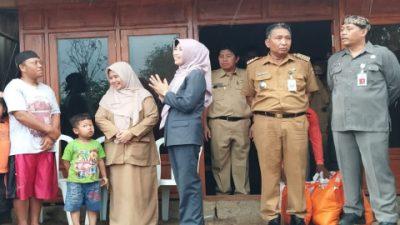 Pj. Sekda Bondowoso Berikan Bantuan Pada Korban Kebakaran di Desa Klabang