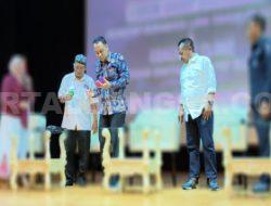 Hadir di FGD SMSI Surabaya, Wali Kota Eri Ajak Ratusan Pelajar Bijak Gunakan Media Sosial