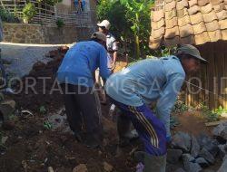 Pemerintah Desa Pujer Realisasikan Proyek Paving, Masyarakat Tampak Sumringah